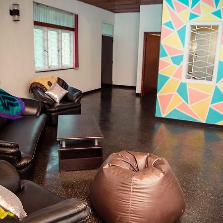 Tuk Tuk Hostels Colombo Esterno foto