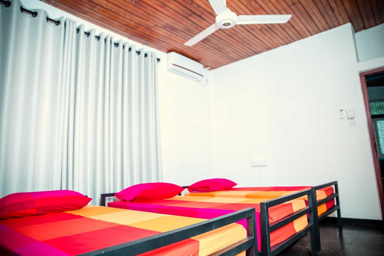 Tuk Tuk Hostels Colombo Esterno foto