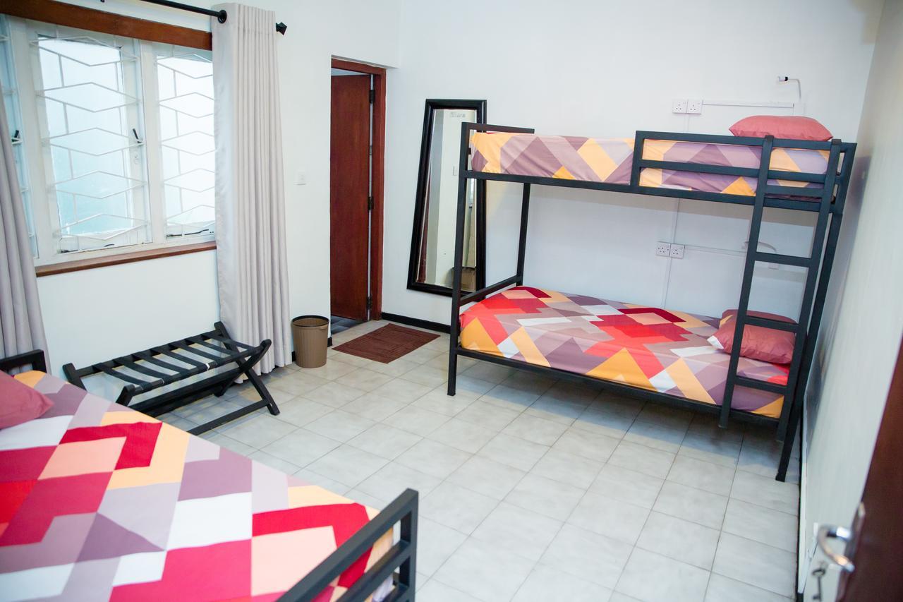 Tuk Tuk Hostels Colombo Esterno foto
