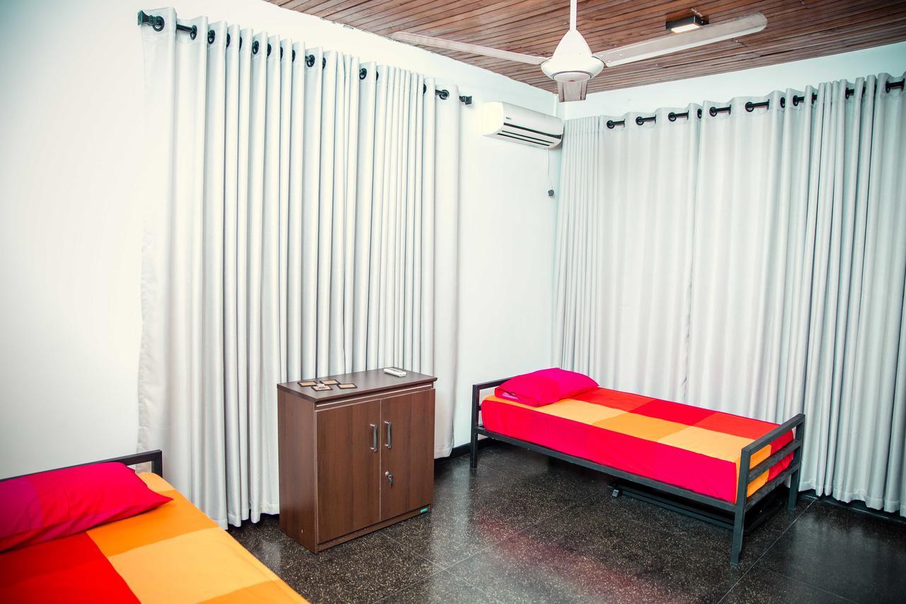 Tuk Tuk Hostels Colombo Esterno foto