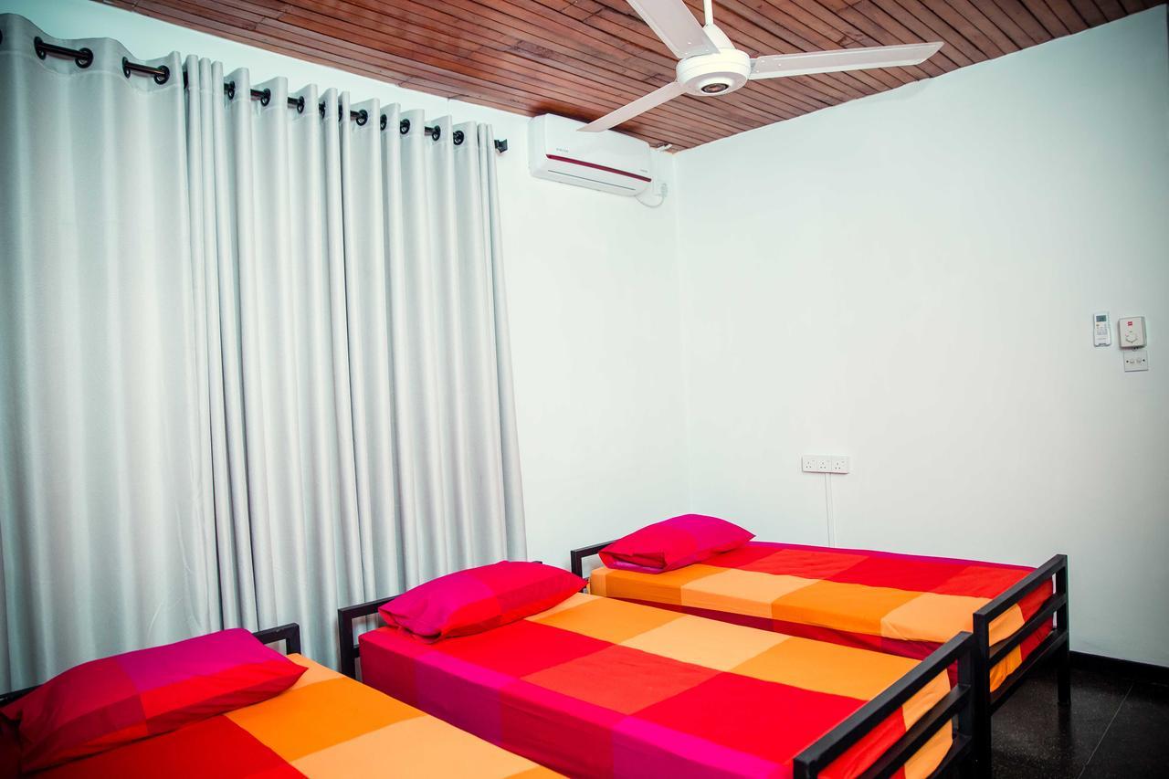 Tuk Tuk Hostels Colombo Esterno foto