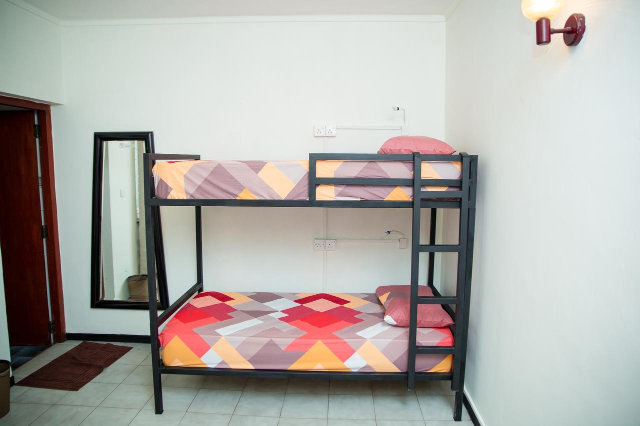 Tuk Tuk Hostels Colombo Esterno foto